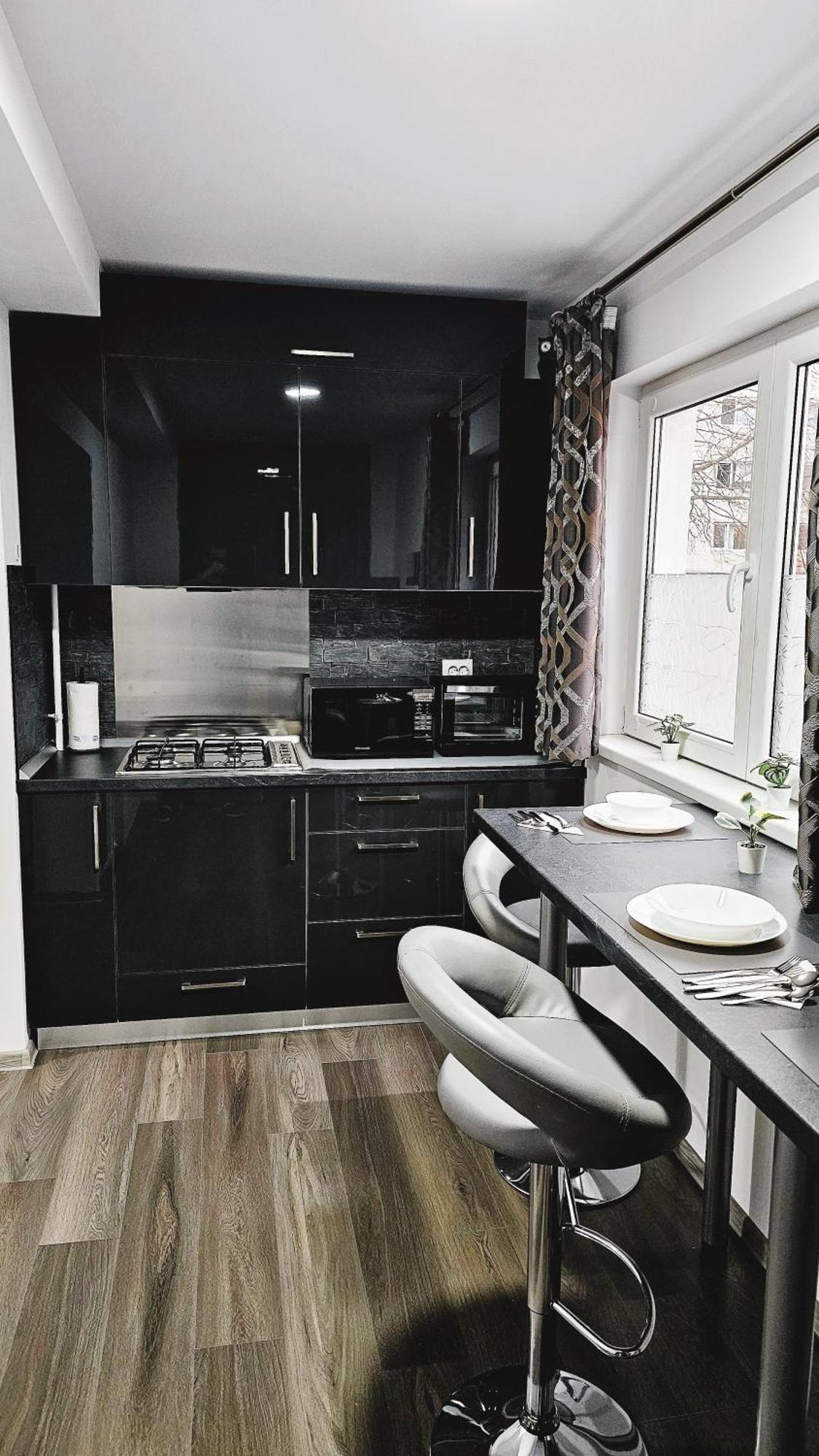 Spoil Yourself With Style, Comfort And Luxury - Tony'S Studios Luxury Piteşti Exterior foto